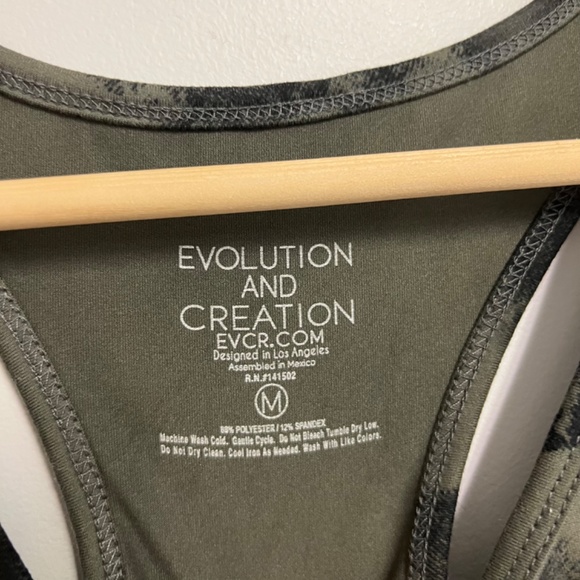 Evolution & Creation cropped tank - Picture 2 of 3